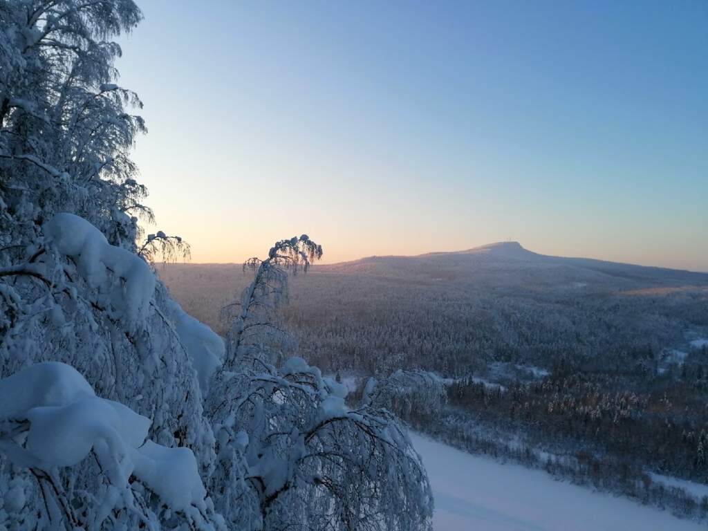 НОВОГОДНИЕ КАНИКУЛЫ НА СЕВЕРЕ ПЕРМСКОГО КРАЯ. ПОЛЮДОВ КАМЕНЬ И ВЕТЛАН. - фото