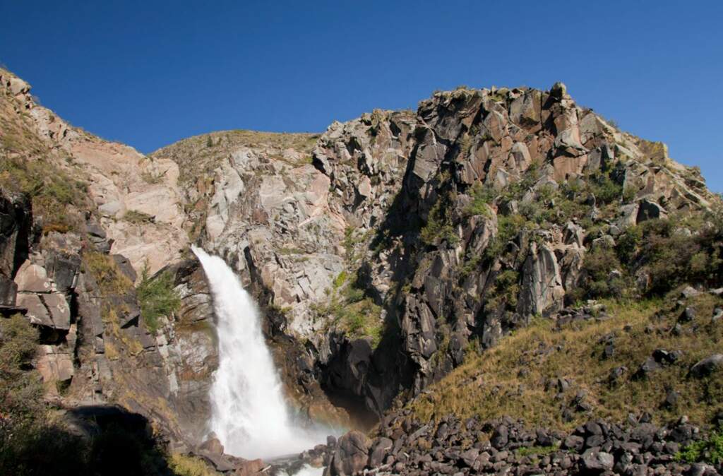 Водопад Куркуре в Горном Алтае - фото