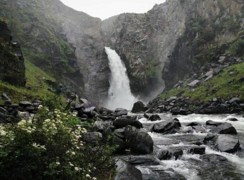 Водопад Куркуре в Горном Алтае - фото