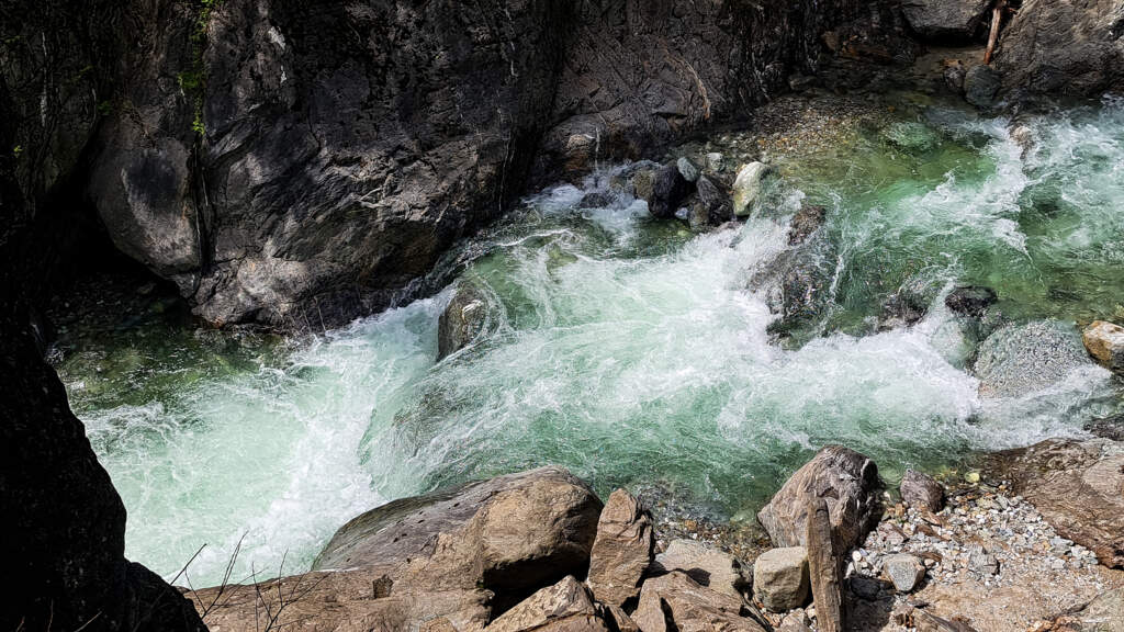 Водопад на реке Кынгарга - фото