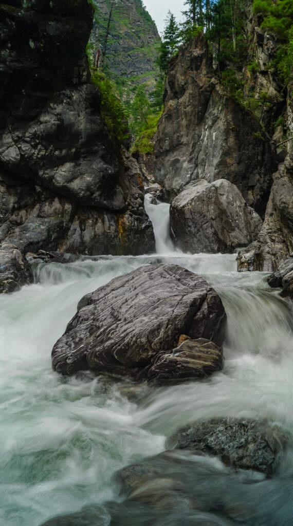 Водопад на реке Кынгарга - фото