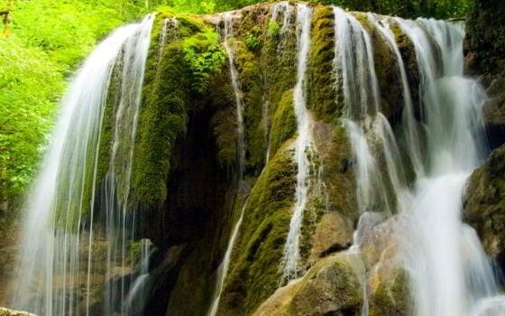 Водопад Серебряные струи - фото