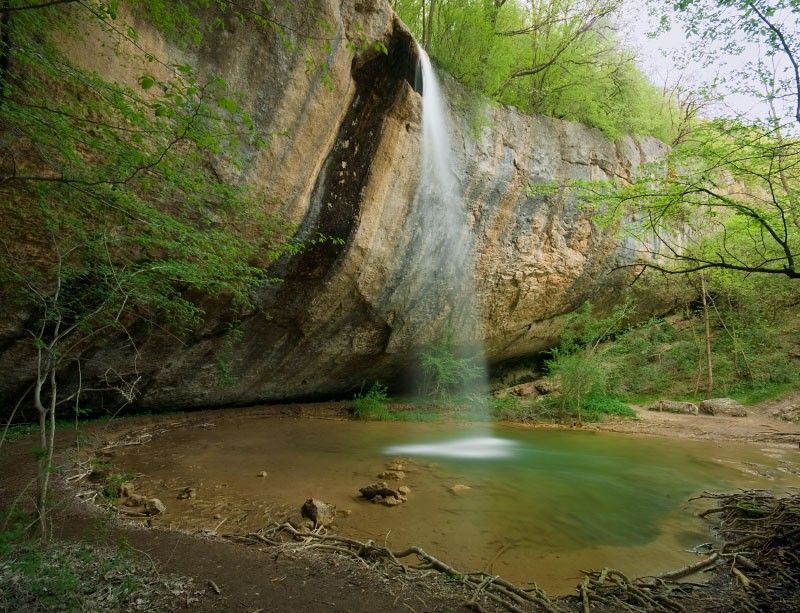 Водопад Козырёк и грот Фатьма-Коба - фото