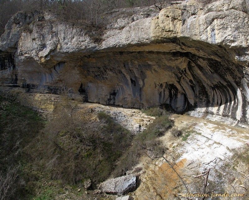 Водопад Козырёк и грот Фатьма-Коба - фото