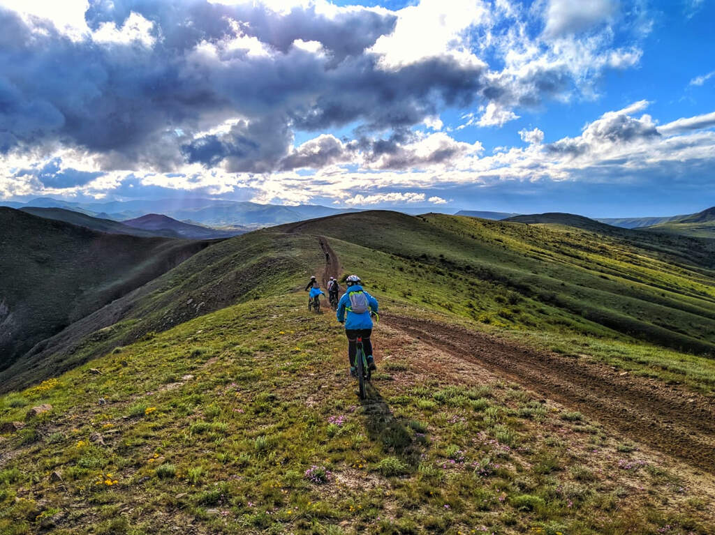 Active tour. Велотур Хакасия. Треккинг в Крыму. Просторы Коктебеля. Велотур Армения.