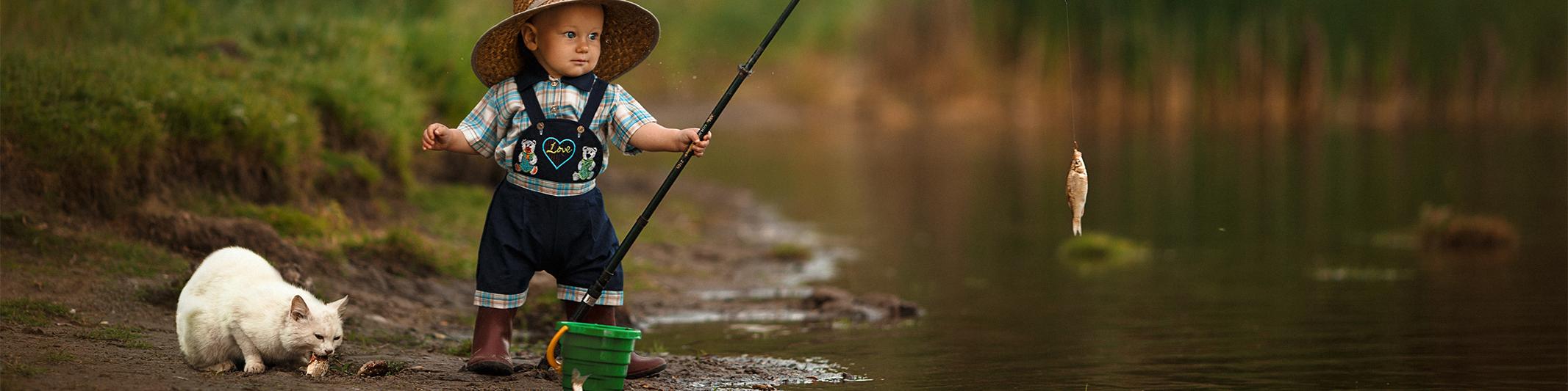 Детка ловли лав. Юный Рыбак. Фотосессия рыбалка дети. Рыбалка картинки для детей. Молодой Рыбак ловит рыбу.