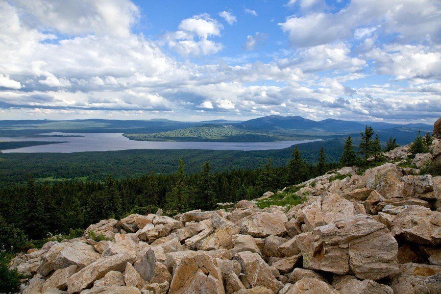 Поселок Зюраткуль — хребет Большой Нургуш - фото